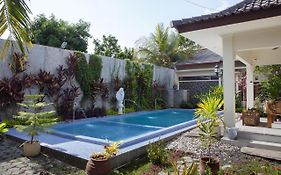 Reddoorz Plus Near Mall Roxy Banyuwangi