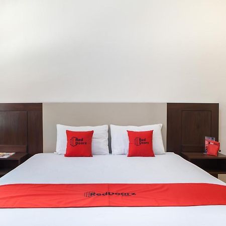 Reddoorz Plus Near Mall Roxy Banyuwangi Banyuwangi  Bagian luar foto