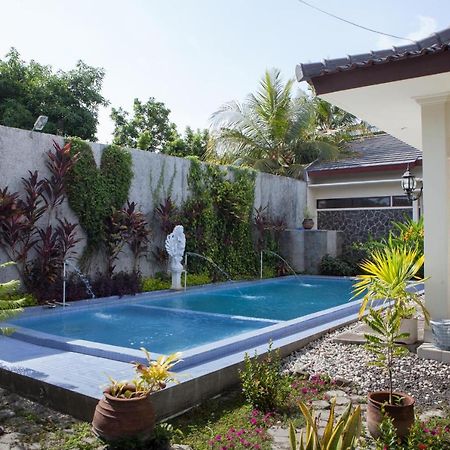 Reddoorz Plus Near Mall Roxy Banyuwangi Banyuwangi  Bagian luar foto