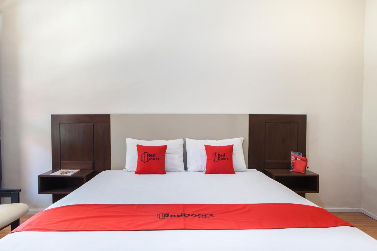 Reddoorz Plus Near Mall Roxy Banyuwangi Banyuwangi  Bagian luar foto
