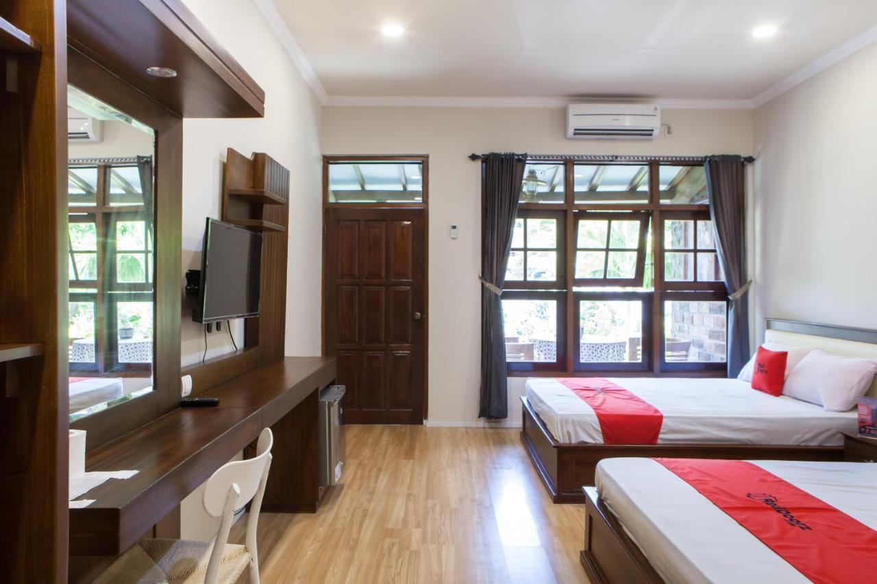 Reddoorz Plus Near Mall Roxy Banyuwangi Banyuwangi  Bagian luar foto