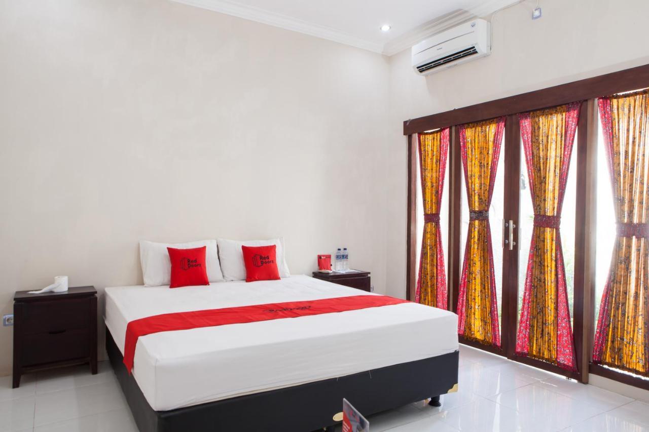 Reddoorz Plus Near Mall Roxy Banyuwangi Banyuwangi  Bagian luar foto