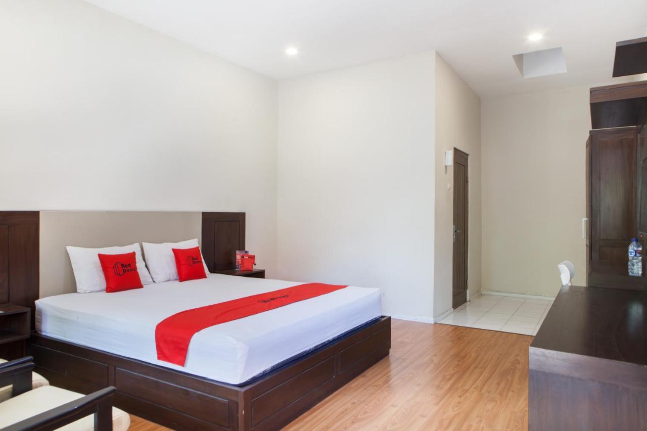 Reddoorz Plus Near Mall Roxy Banyuwangi Banyuwangi  Bagian luar foto