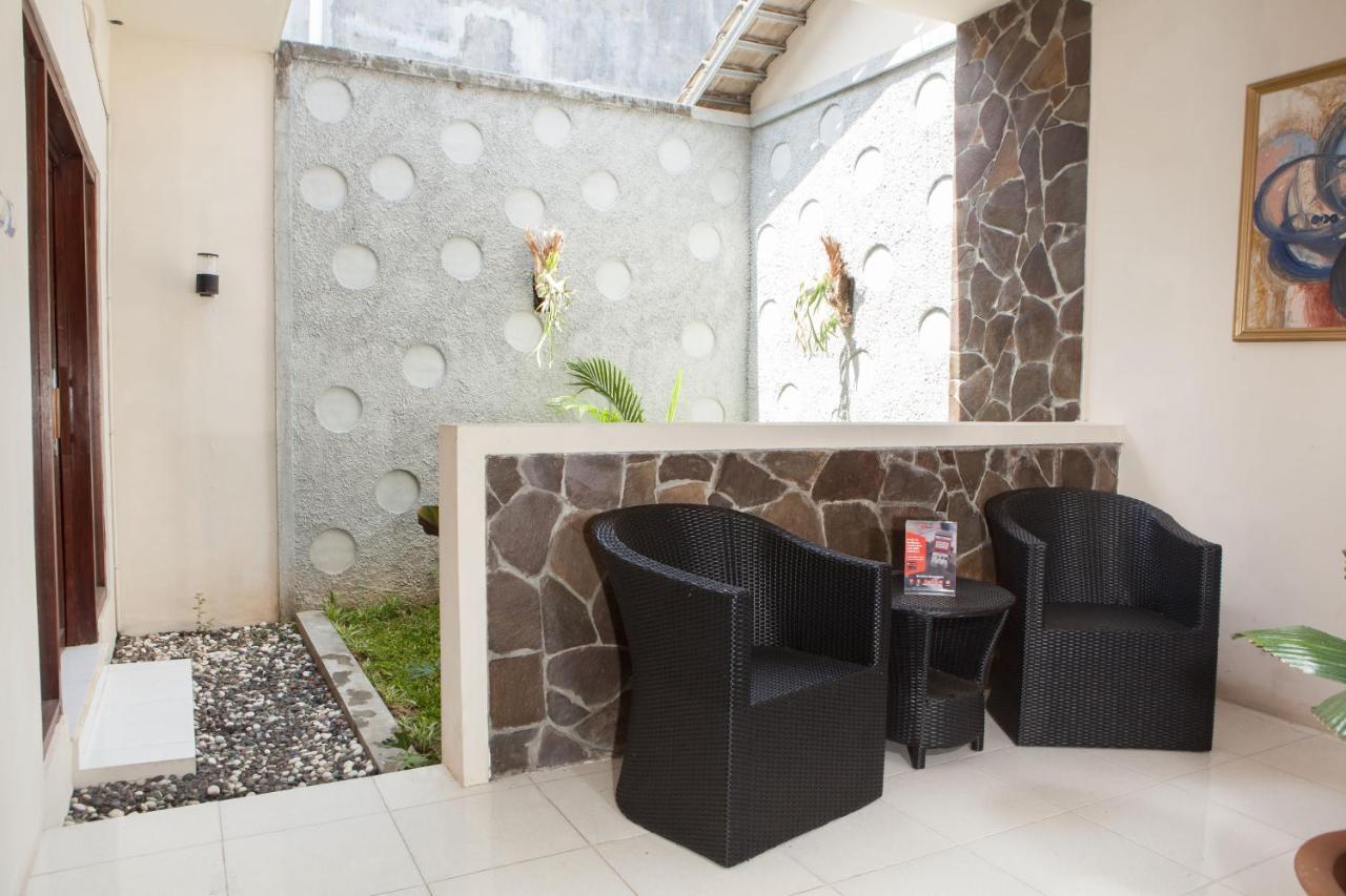 Reddoorz Plus Near Mall Roxy Banyuwangi Banyuwangi  Bagian luar foto