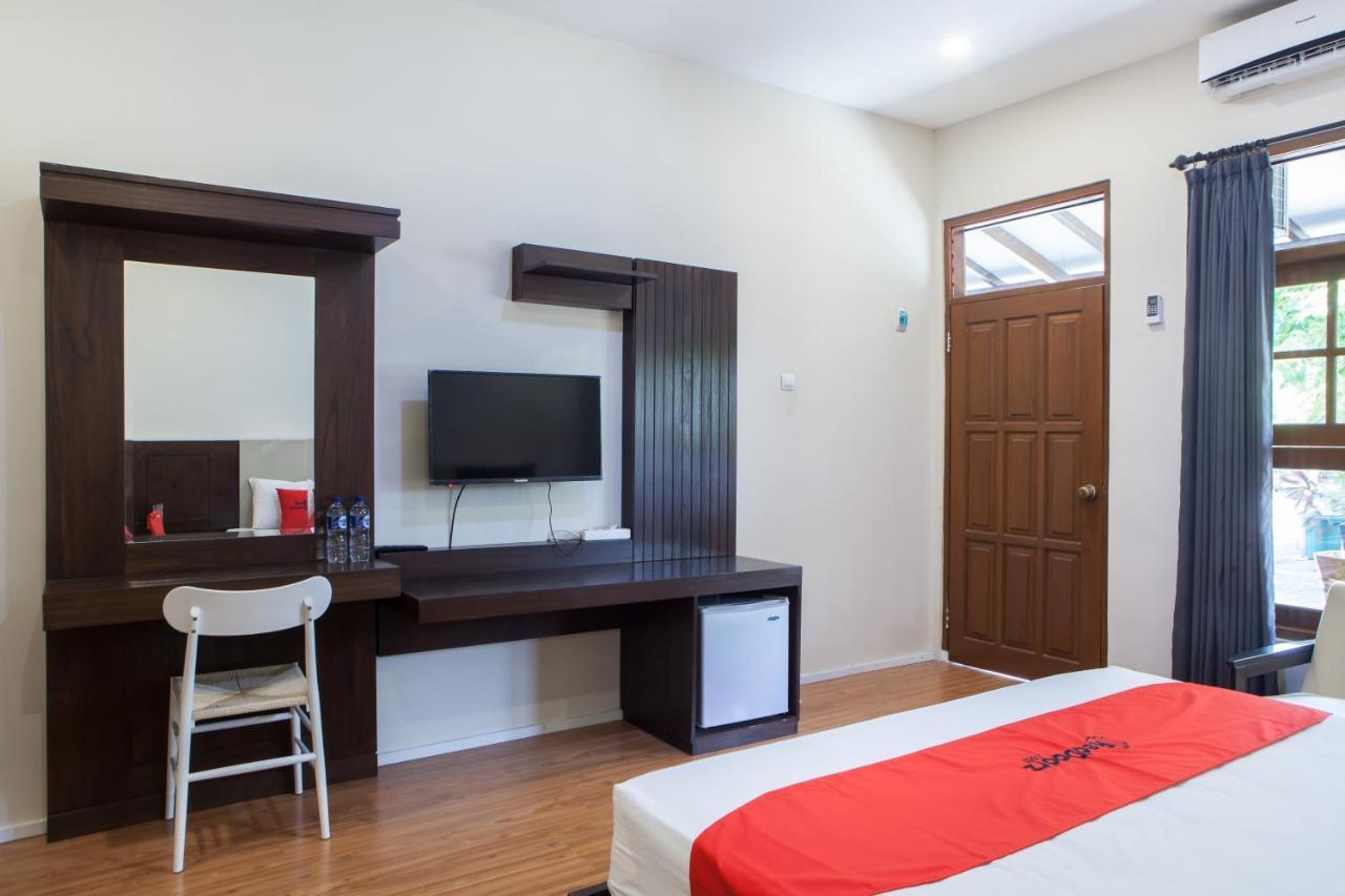 Reddoorz Plus Near Mall Roxy Banyuwangi Banyuwangi  Bagian luar foto