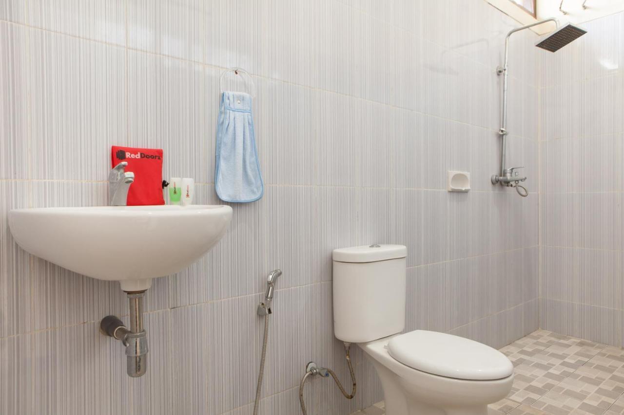 Reddoorz Plus Near Mall Roxy Banyuwangi Banyuwangi  Bagian luar foto