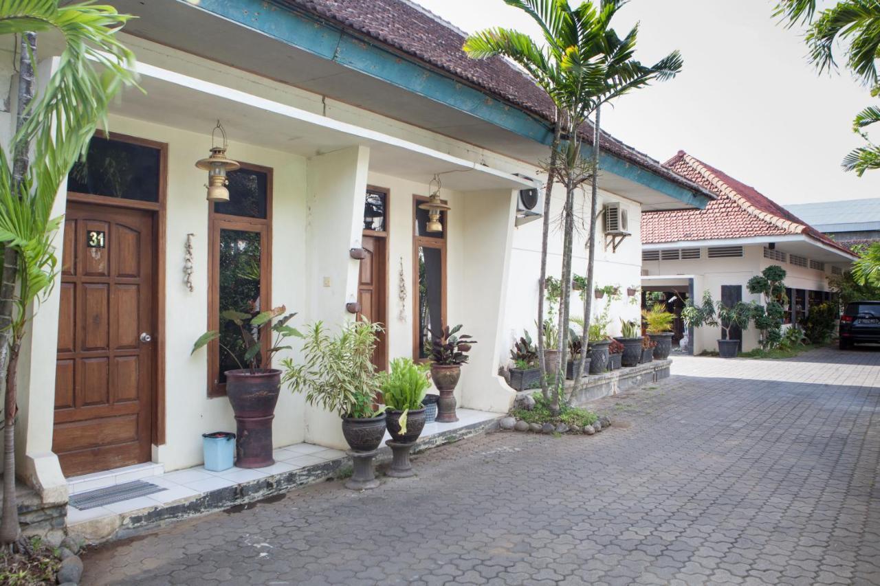 Reddoorz Plus Near Mall Roxy Banyuwangi Banyuwangi  Bagian luar foto