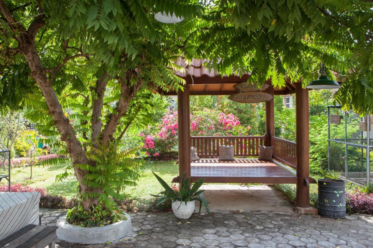 Reddoorz Plus Near Mall Roxy Banyuwangi Banyuwangi  Bagian luar foto