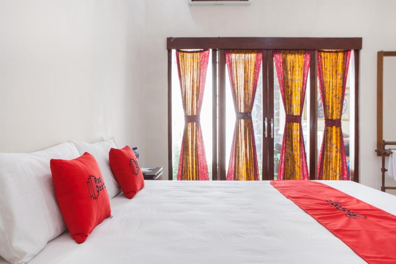 Reddoorz Plus Near Mall Roxy Banyuwangi Banyuwangi  Bagian luar foto